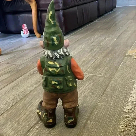 Garden gnome hunter hunting riffle in camouflage 15” - Picture 4 of 6